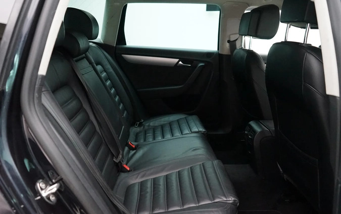 Volkswagen Passat cena 47999 przebieg: 171480, rok produkcji 2012 z Serock małe 352